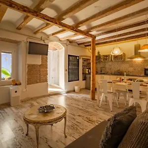 En El Corazon De Tarragona. Planta Baja Con Patio. Apartment